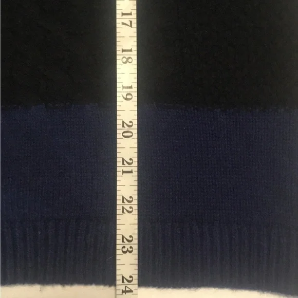 𝅺VINCE yak/wool colorblock sweater . XS( run big ) - Picture 8 of 9